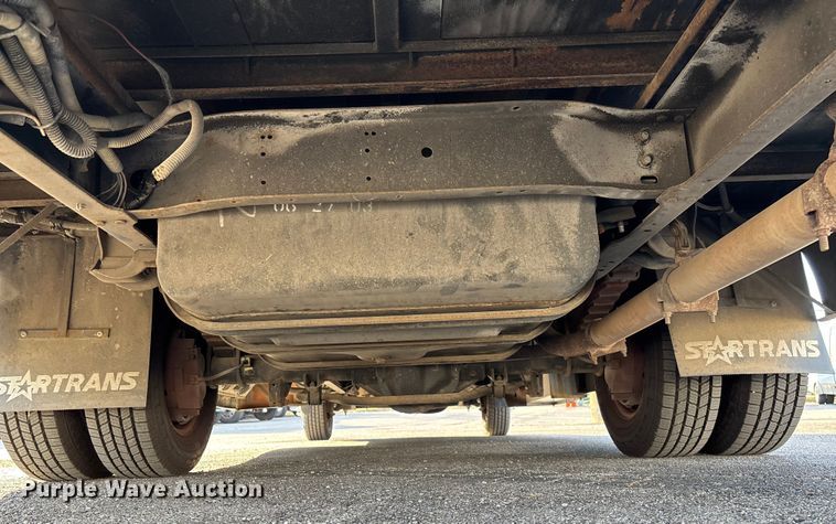 image for item EV3480 2004 Ford E450 shuttle bus