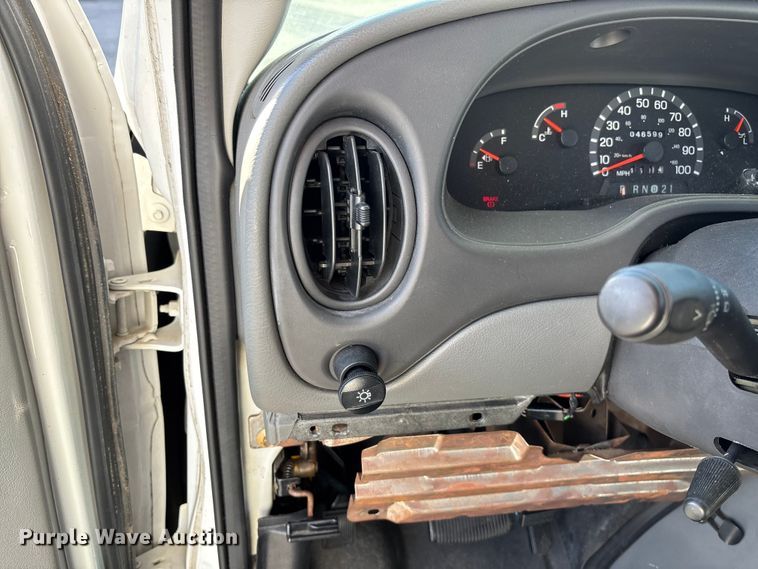 image for item EV3480 2004 Ford E450 shuttle bus