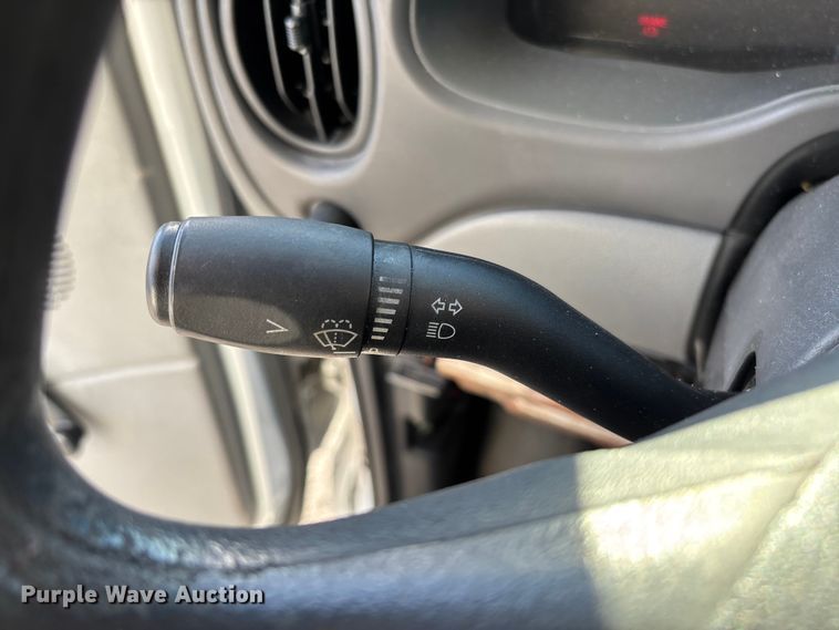 image for item EV3480 2004 Ford E450 shuttle bus