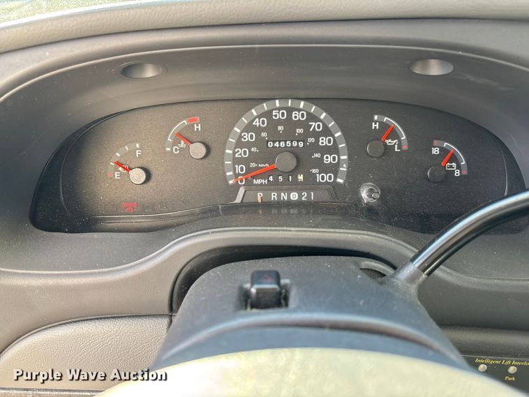 image for item EV3480 2004 Ford E450 shuttle bus