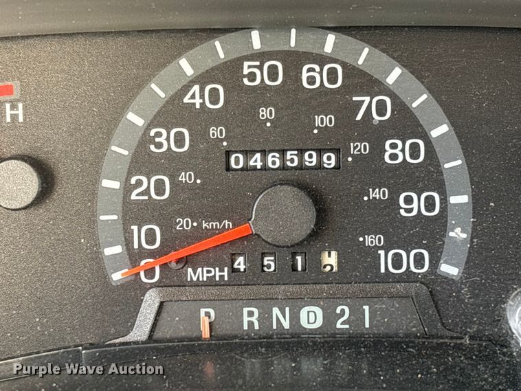 image for item EV3480 2004 Ford E450 shuttle bus