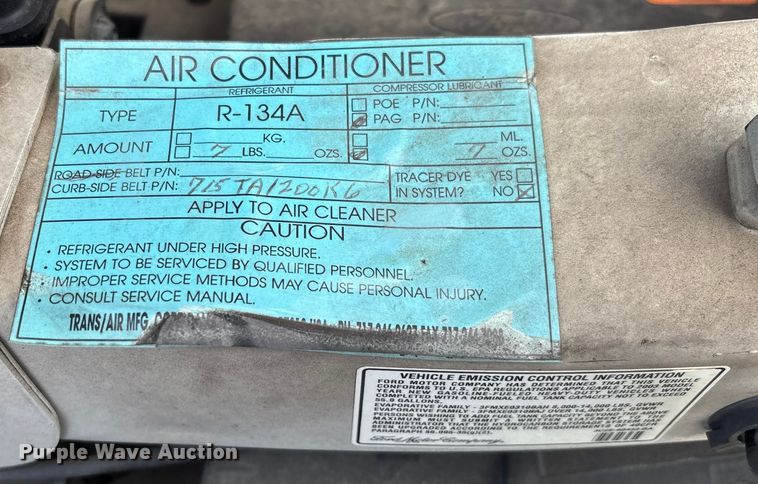 image for item EV3480 2004 Ford E450 shuttle bus