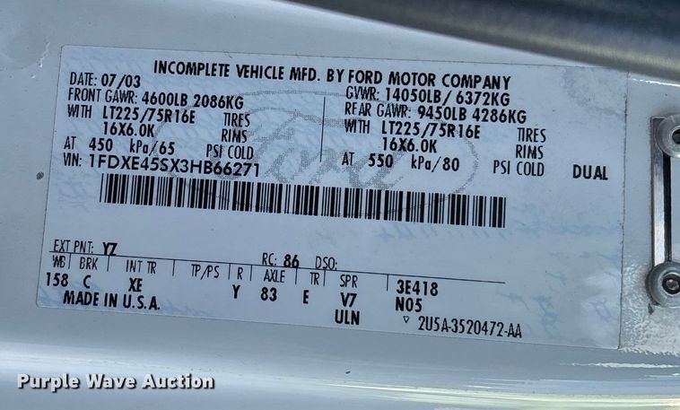 image for item EV3480 2004 Ford E450 shuttle bus