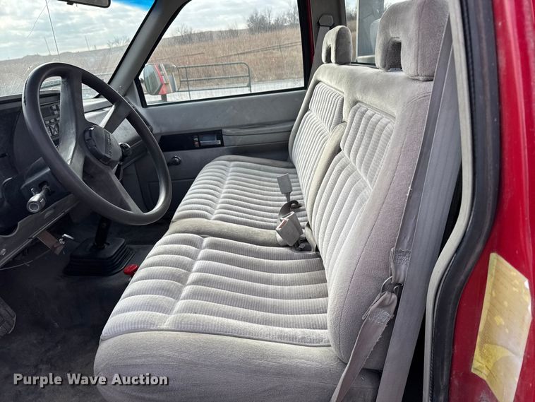 image for item FB0517 1994 Chevrolet C3500 rollback truck