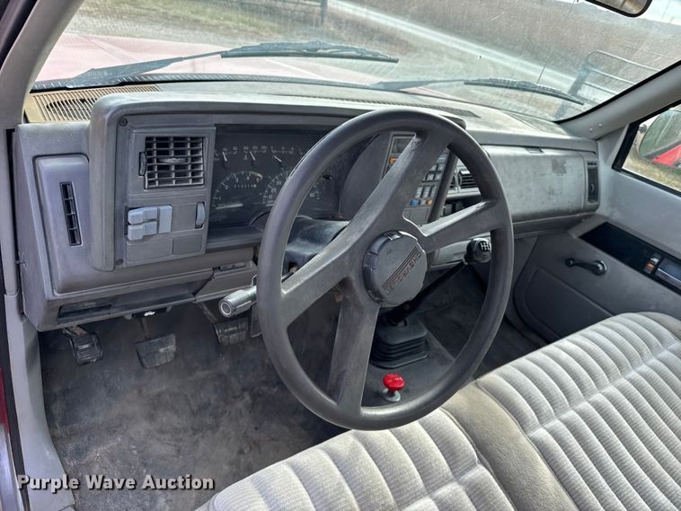 image for item FB0517 1994 Chevrolet C3500 rollback truck