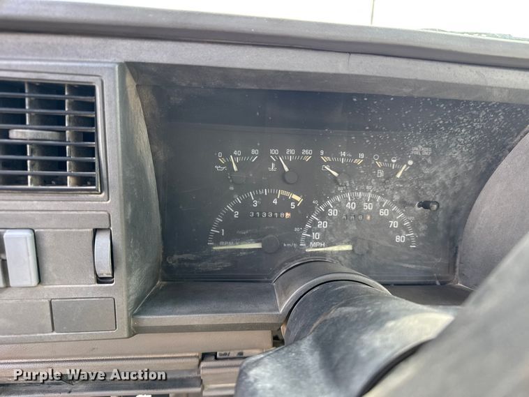 image for item FB0517 1994 Chevrolet C3500 rollback truck