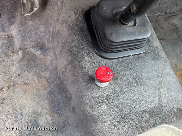 image for item FB0517 1994 Chevrolet C3500 rollback truck