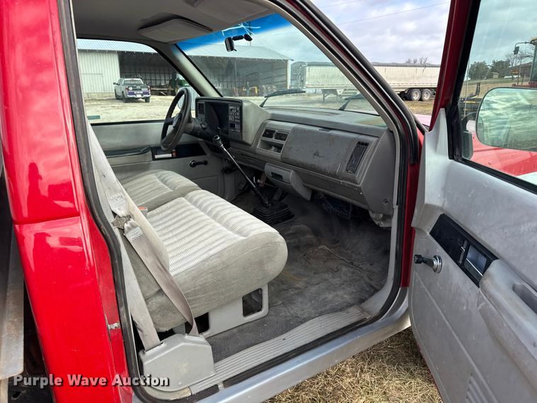 image for item FB0517 1994 Chevrolet C3500 rollback truck