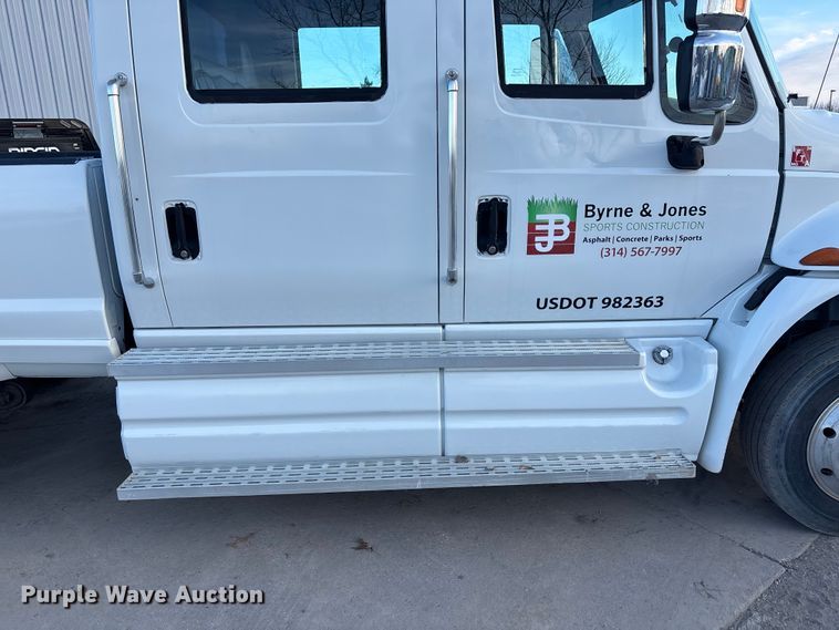 image for item FG1530 2007 International RX  Crew Cab truck