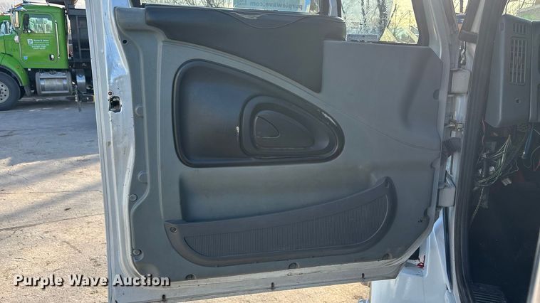 image for item FG1530 2007 International RX  Crew Cab truck