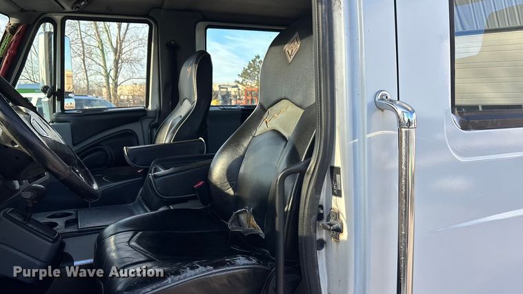 image for item FG1530 2007 International RX  Crew Cab truck