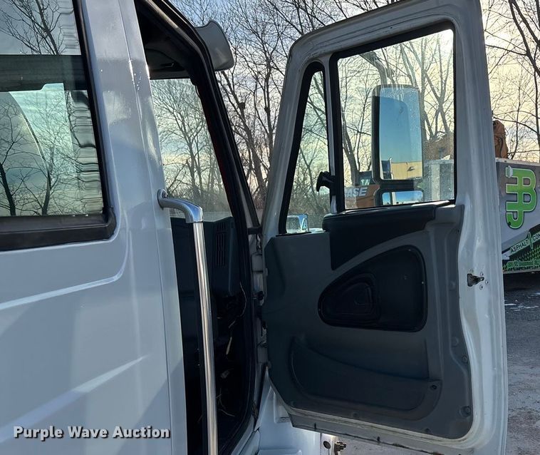 image for item FG1530 2007 International RX  Crew Cab truck