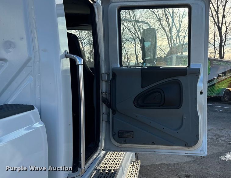 image for item FG1530 2007 International RX  Crew Cab truck