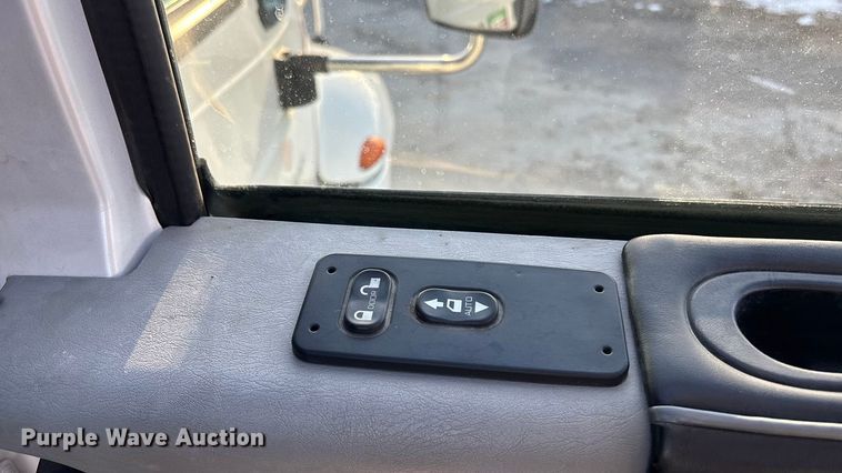 image for item FG1530 2007 International RX  Crew Cab truck