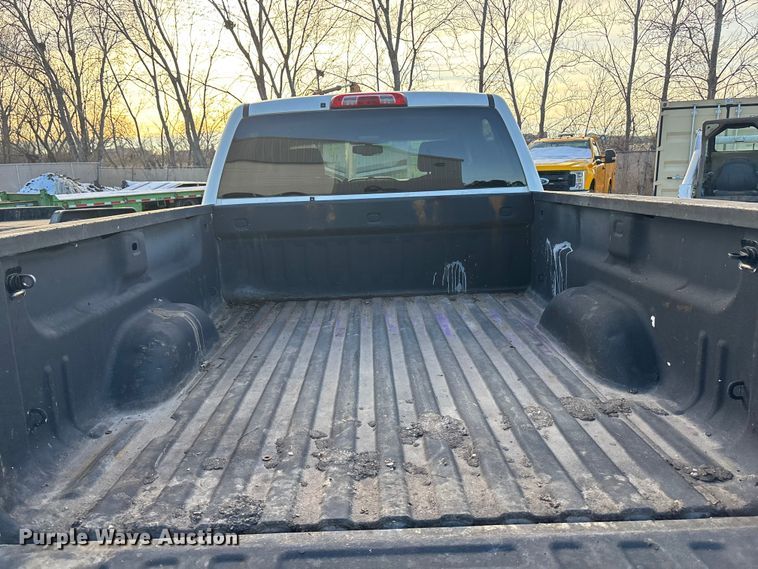 image for item FG1531 2017 GMC Sierra 2500HD Crew Cab pickup truck