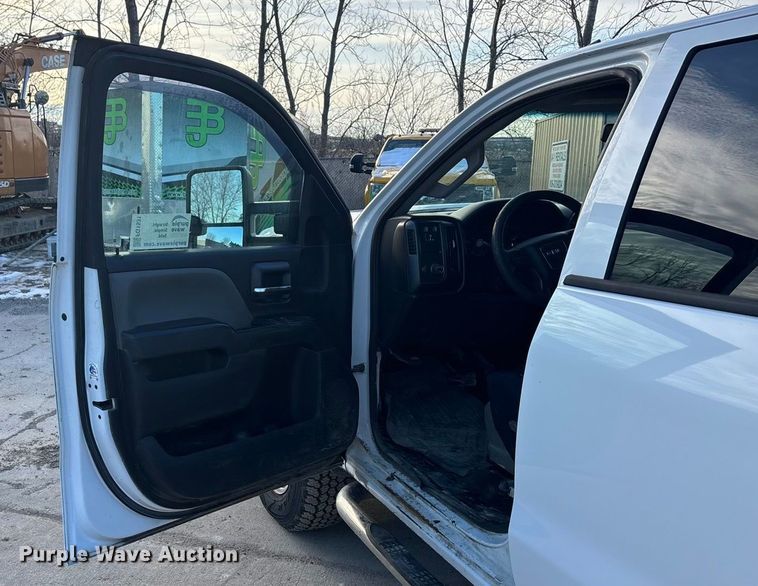 image for item FG1531 2017 GMC Sierra 2500HD Crew Cab pickup truck