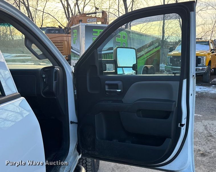 image for item FG1531 2017 GMC Sierra 2500HD Crew Cab pickup truck