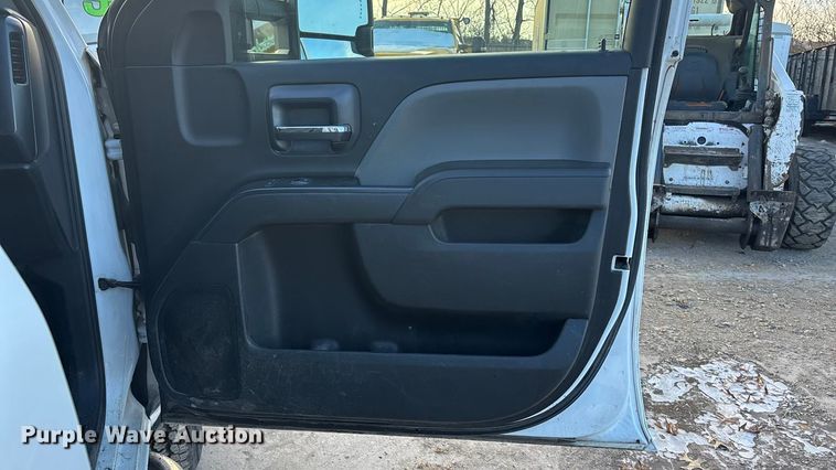 image for item FG1531 2017 GMC Sierra 2500HD Crew Cab pickup truck