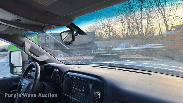 image for item FG1531 2017 GMC Sierra 2500HD Crew Cab pickup truck