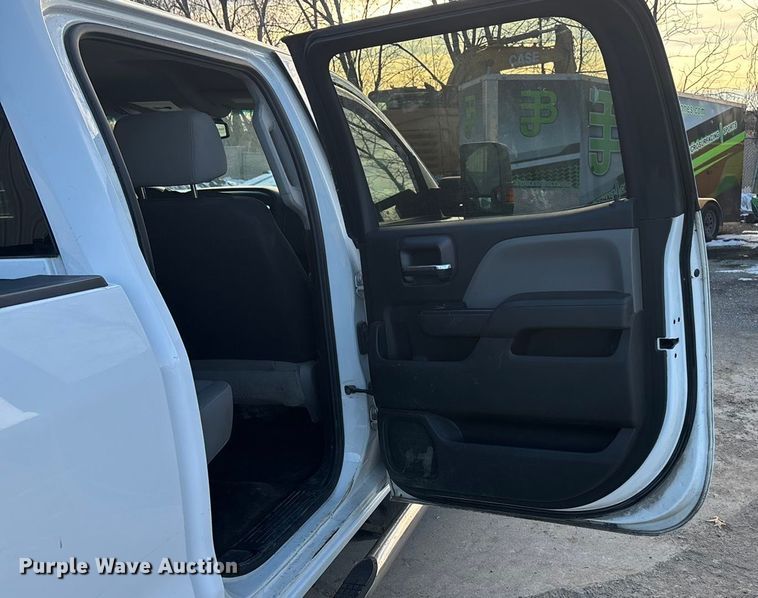 image for item FG1531 2017 GMC Sierra 2500HD Crew Cab pickup truck