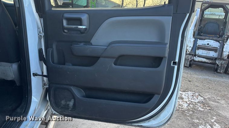 image for item FG1531 2017 GMC Sierra 2500HD Crew Cab pickup truck