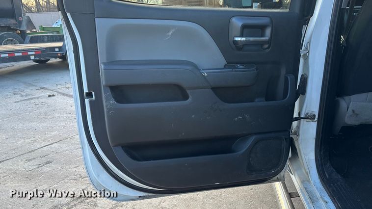 image for item FG1531 2017 GMC Sierra 2500HD Crew Cab pickup truck