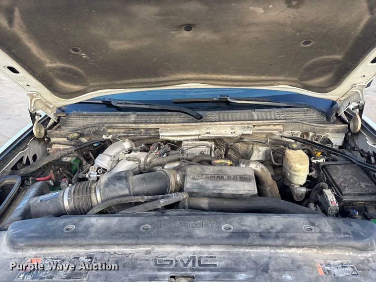 image for item FG1531 2017 GMC Sierra 2500HD Crew Cab pickup truck