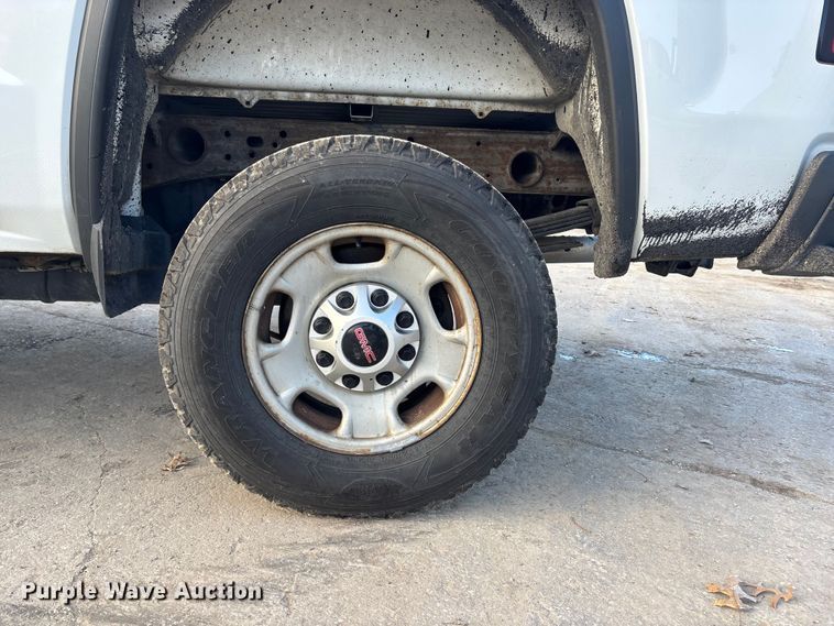 image for item FG1531 2017 GMC Sierra 2500HD Crew Cab pickup truck