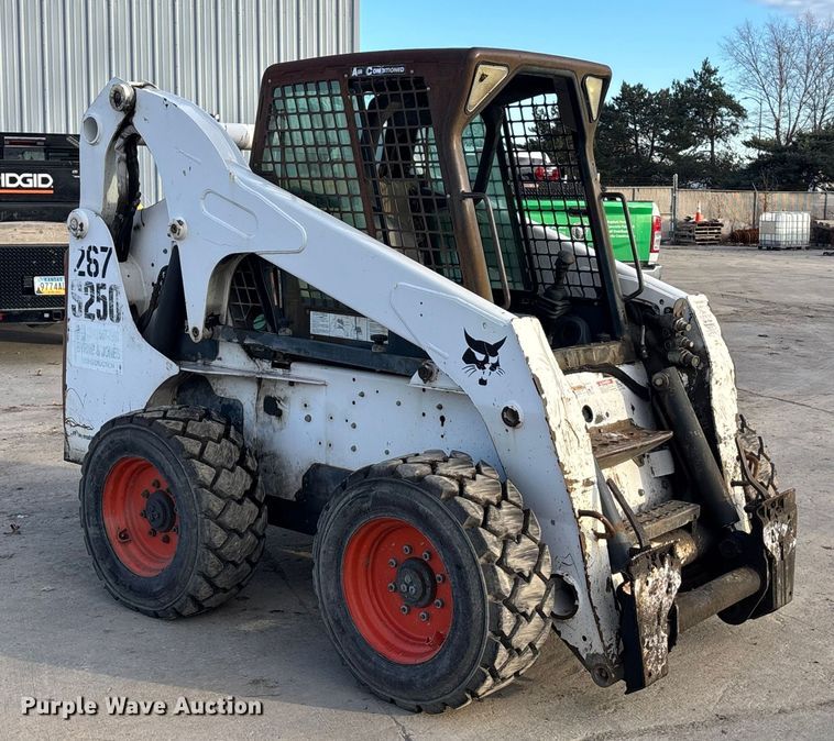 image for item FG1532 2006 Bobcat S250 skid steer loader