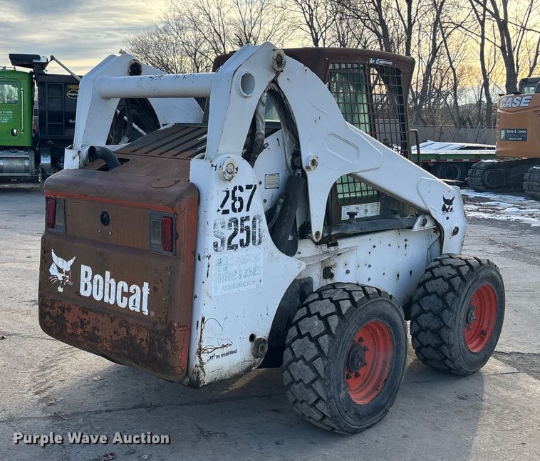 image for item FG1532 2006 Bobcat S250 skid steer loader