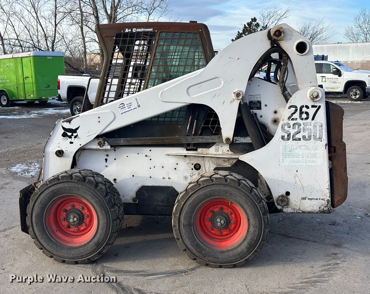 image for item FG1532 2006 Bobcat S250 skid steer loader