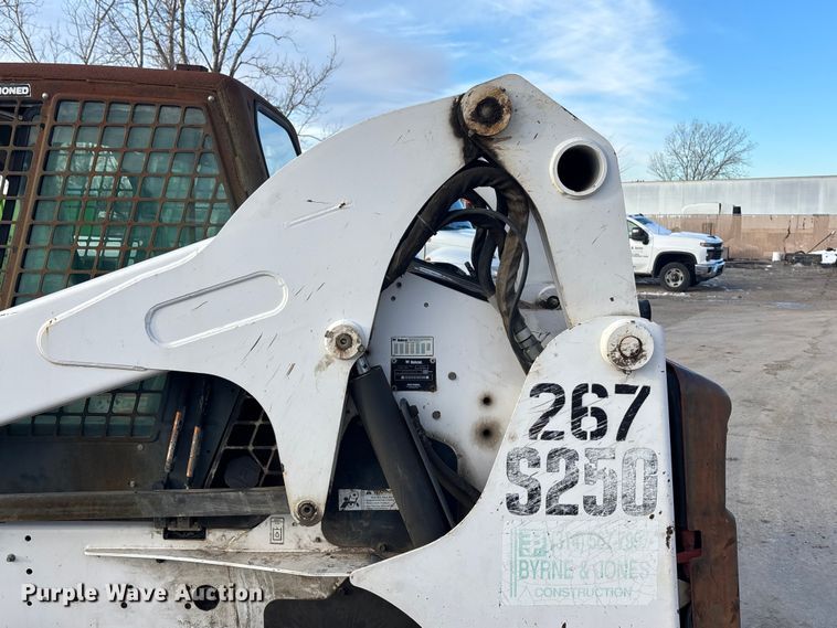 image for item FG1532 2006 Bobcat S250 skid steer loader