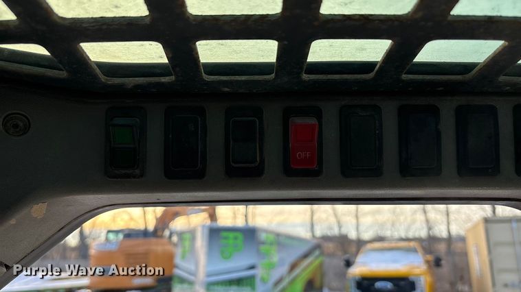 image for item FG1532 2006 Bobcat S250 skid steer loader