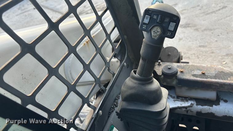 image for item FG1532 2006 Bobcat S250 skid steer loader