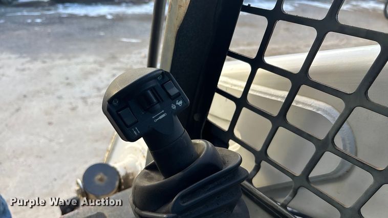 image for item FG1532 2006 Bobcat S250 skid steer loader