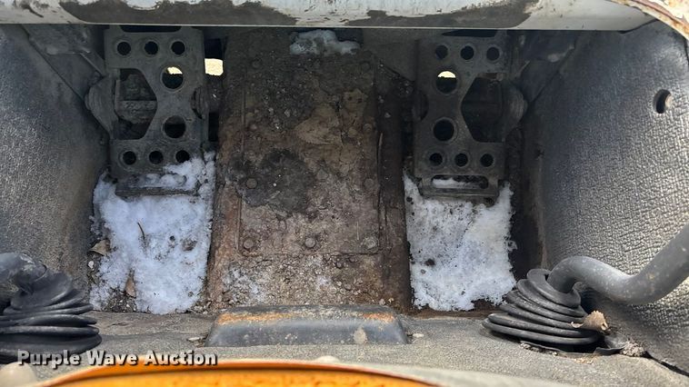 image for item FG1532 2006 Bobcat S250 skid steer loader