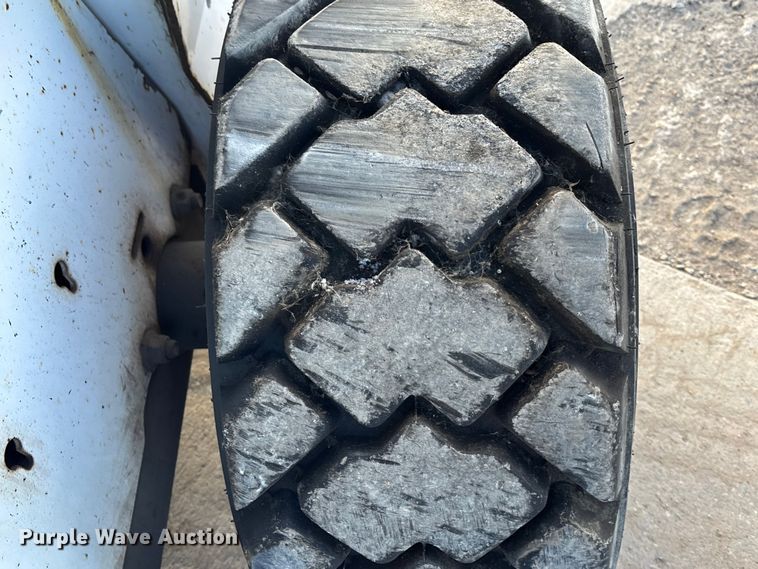 image for item FG1532 2006 Bobcat S250 skid steer loader