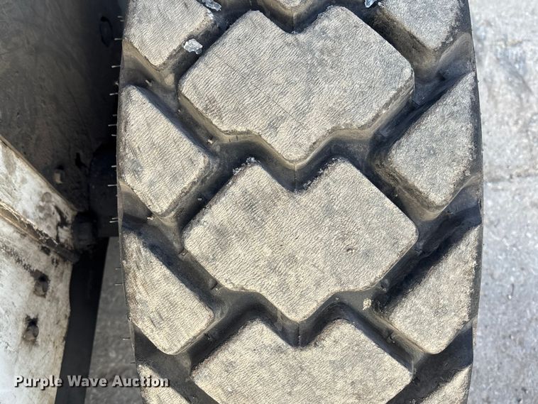 image for item FG1532 2006 Bobcat S250 skid steer loader