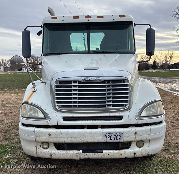 image for item FG1563 2007 Freightliner Columbia semi truck