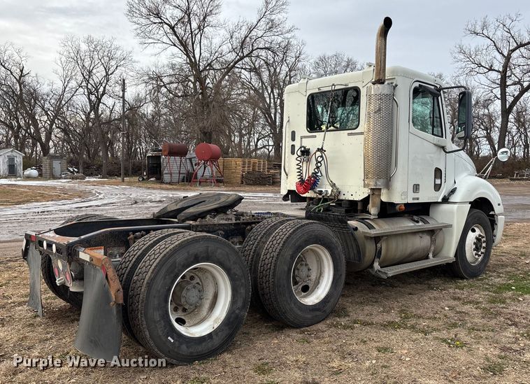 image for item FG1563 2007 Freightliner Columbia semi truck