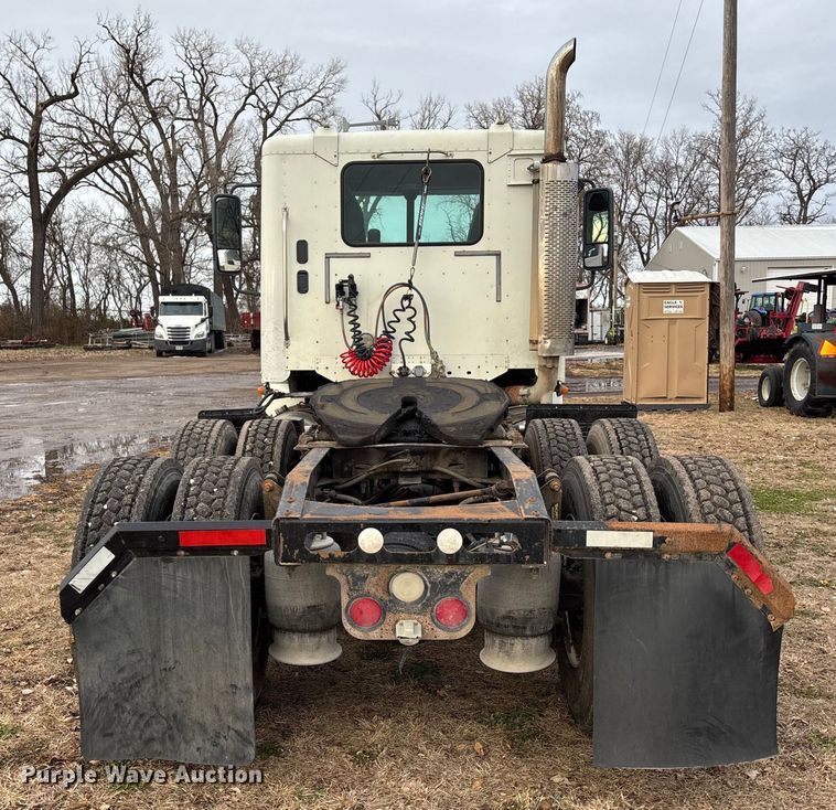 image for item FG1563 2007 Freightliner Columbia semi truck