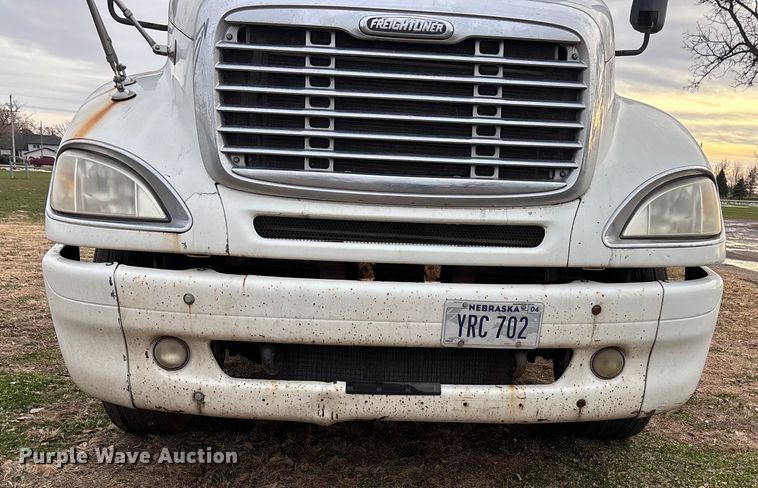 image for item FG1563 2007 Freightliner Columbia semi truck