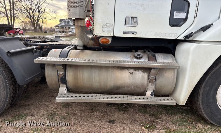 image for item FG1563 2007 Freightliner Columbia semi truck