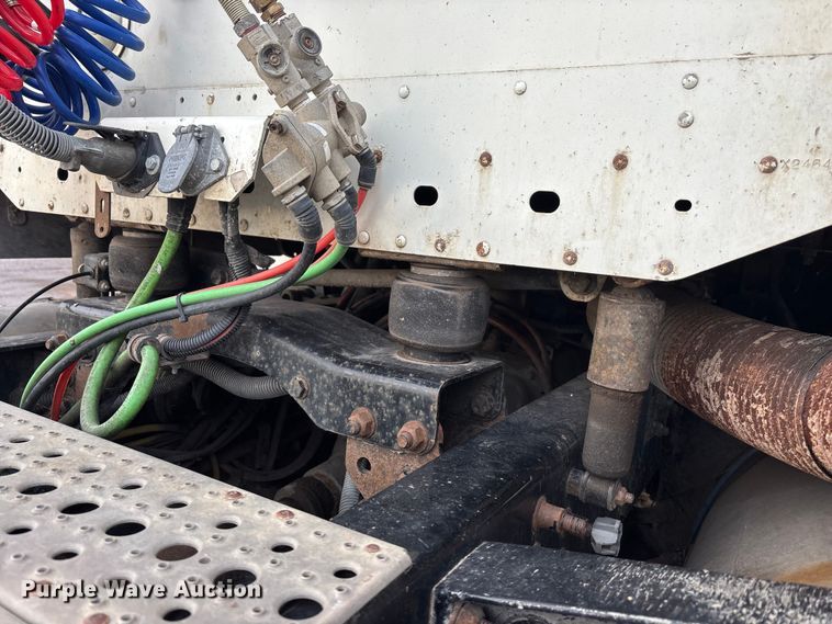 image for item FG1563 2007 Freightliner Columbia semi truck