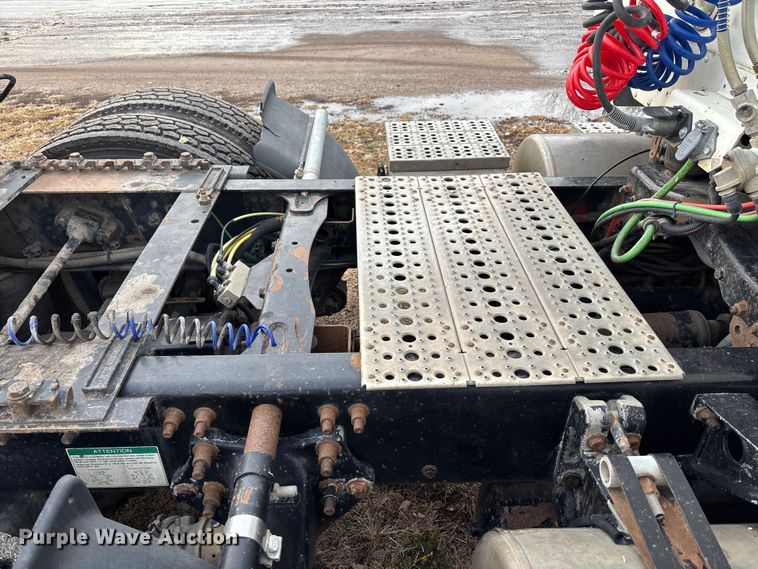 image for item FG1563 2007 Freightliner Columbia semi truck