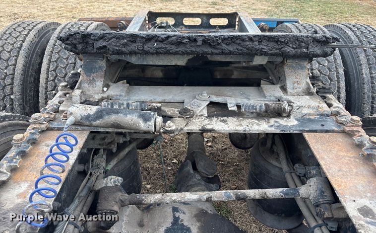 image for item FG1563 2007 Freightliner Columbia semi truck