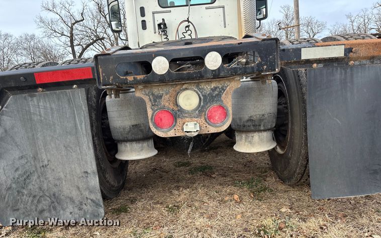 image for item FG1563 2007 Freightliner Columbia semi truck