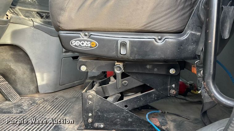 image for item FG1563 2007 Freightliner Columbia semi truck