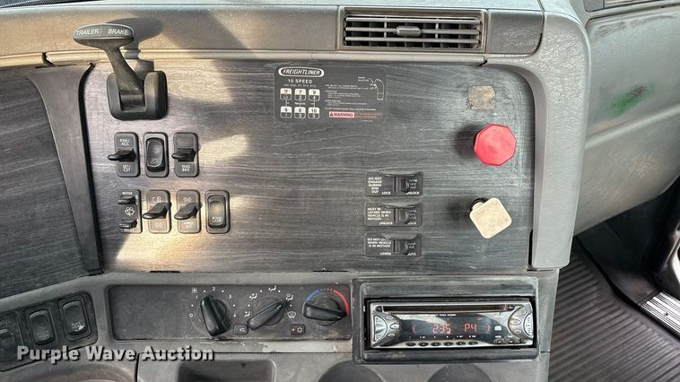 image for item FG1563 2007 Freightliner Columbia semi truck