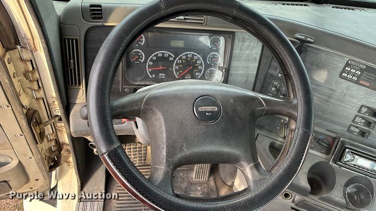 image for item FG1563 2007 Freightliner Columbia semi truck